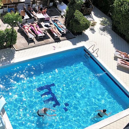 Hotel Marzia Con Piscina Riccione Exteriér fotografie
