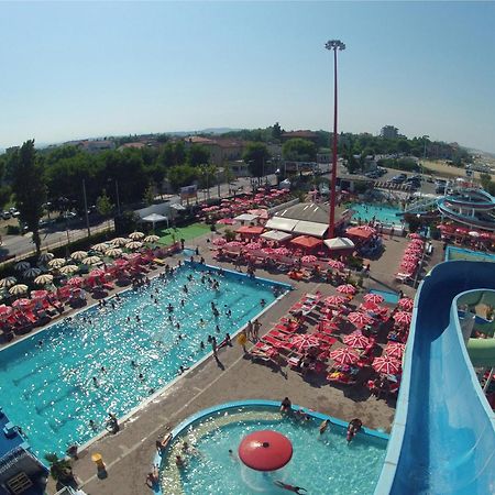 Hotel Marzia Con Piscina Riccione Exteriér fotografie