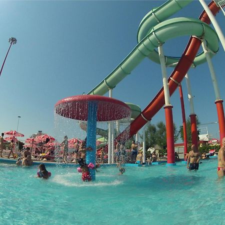 Hotel Marzia Con Piscina Riccione Exteriér fotografie
