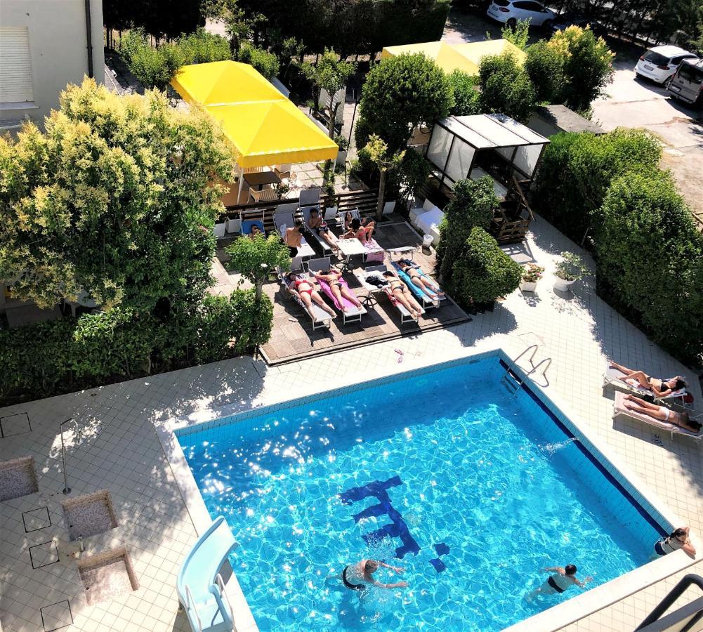 Hotel Marzia Con Piscina Riccione Exteriér fotografie