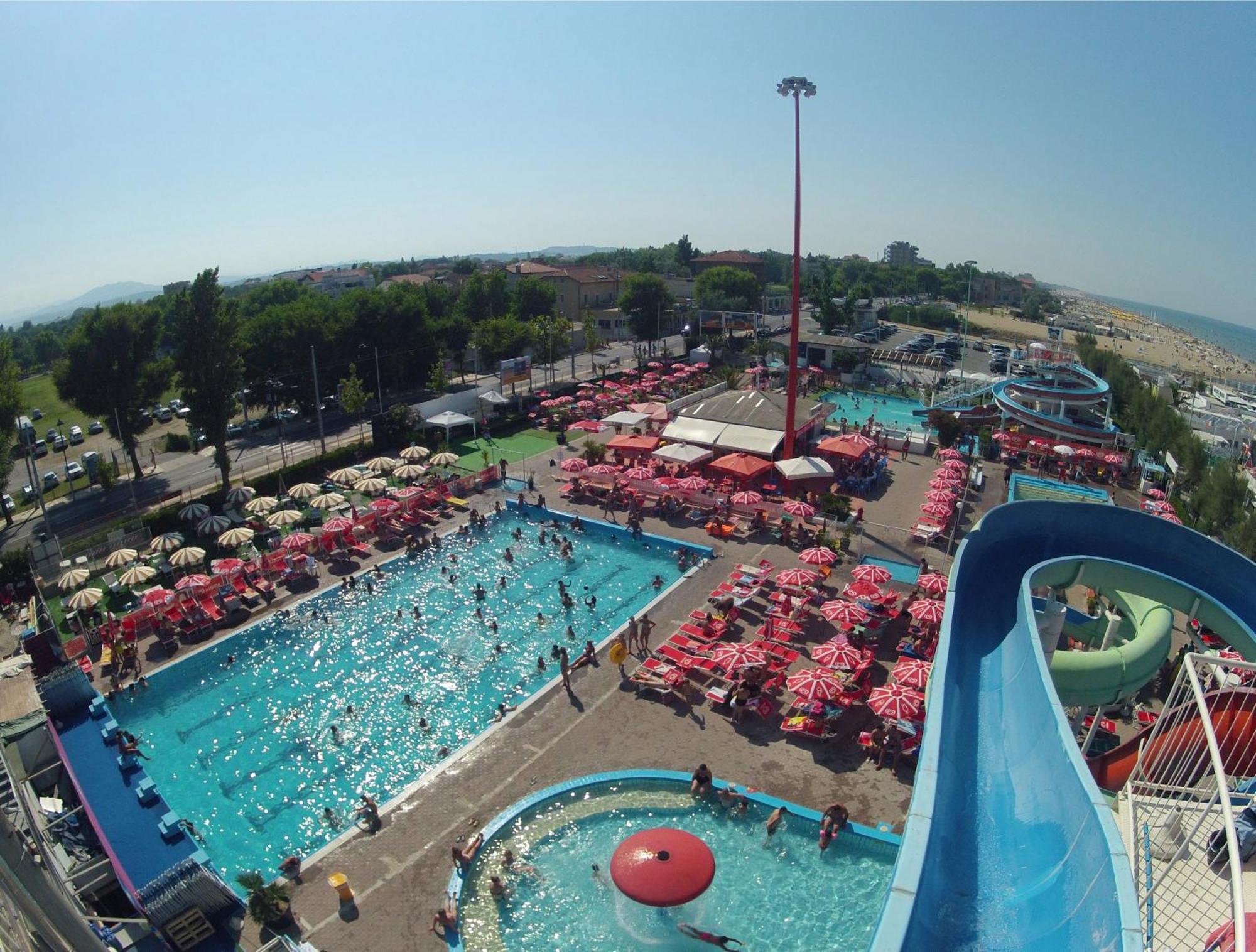 Hotel Marzia Con Piscina Riccione Exteriér fotografie