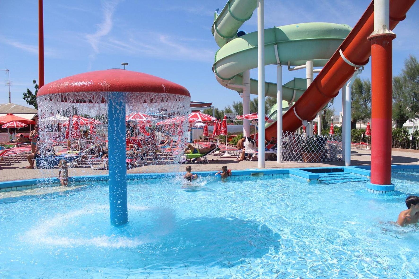 Hotel Marzia Con Piscina Riccione Exteriér fotografie