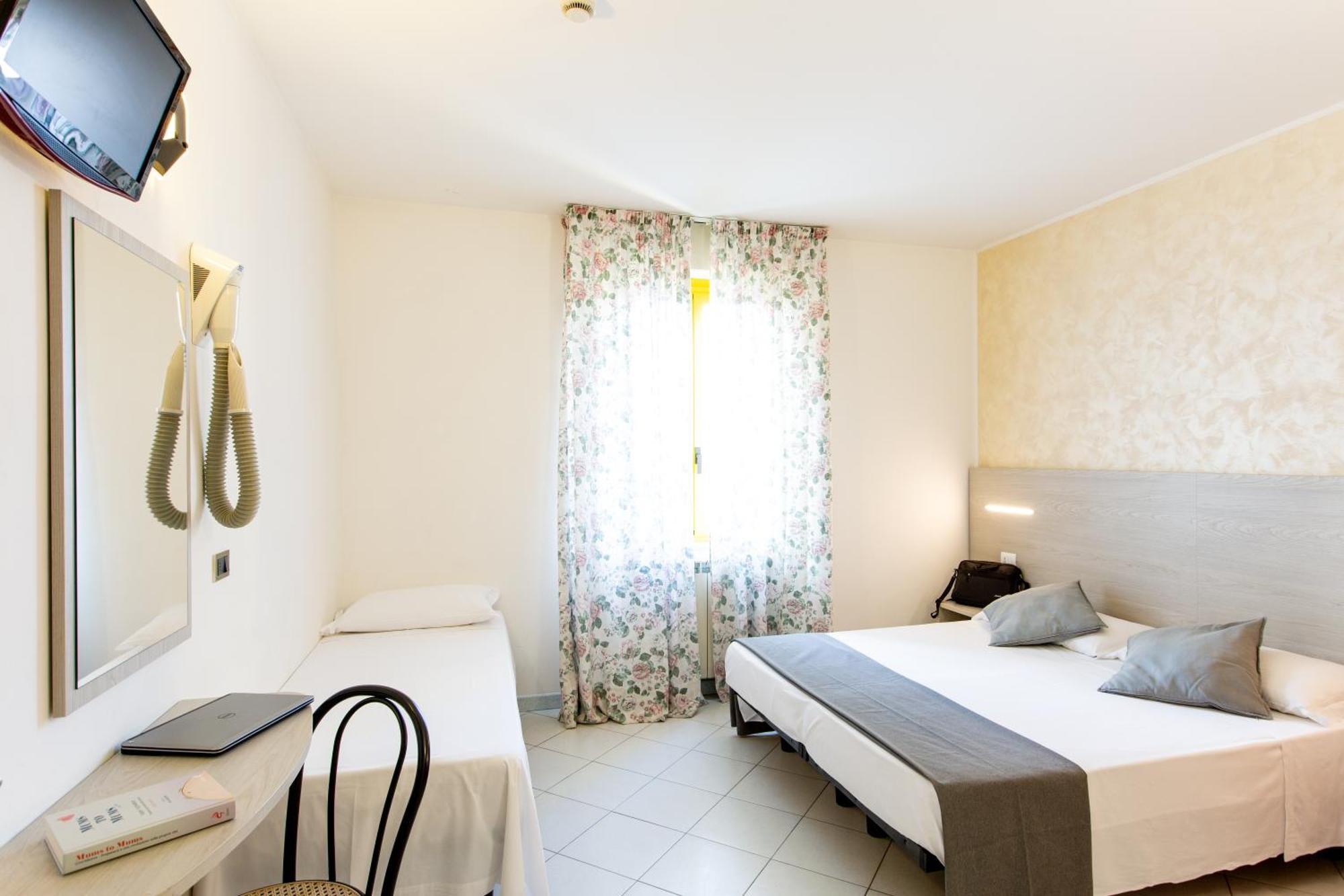 Hotel Marzia Con Piscina Riccione Exteriér fotografie