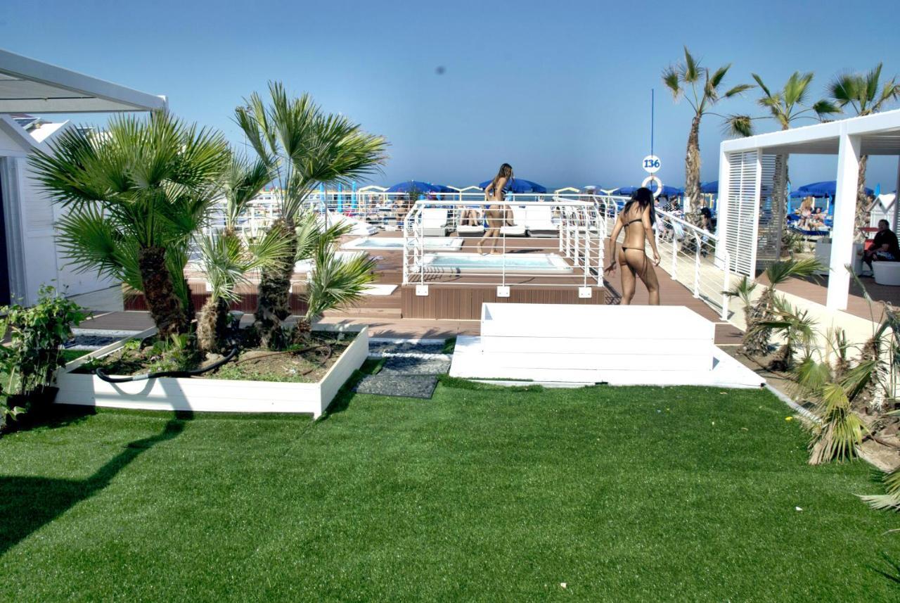 Hotel Marzia Con Piscina Riccione Exteriér fotografie
