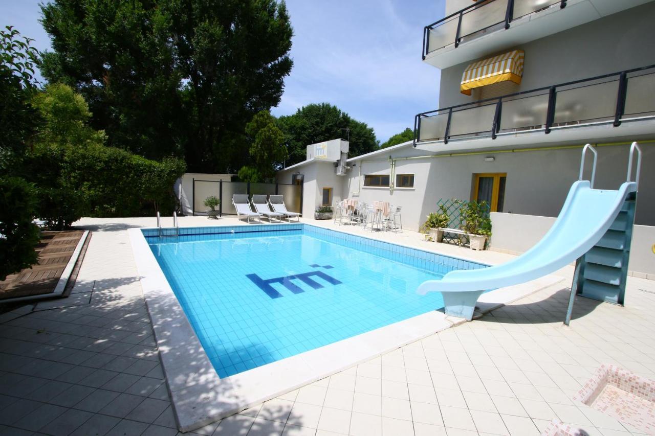 Hotel Marzia Con Piscina Riccione Exteriér fotografie