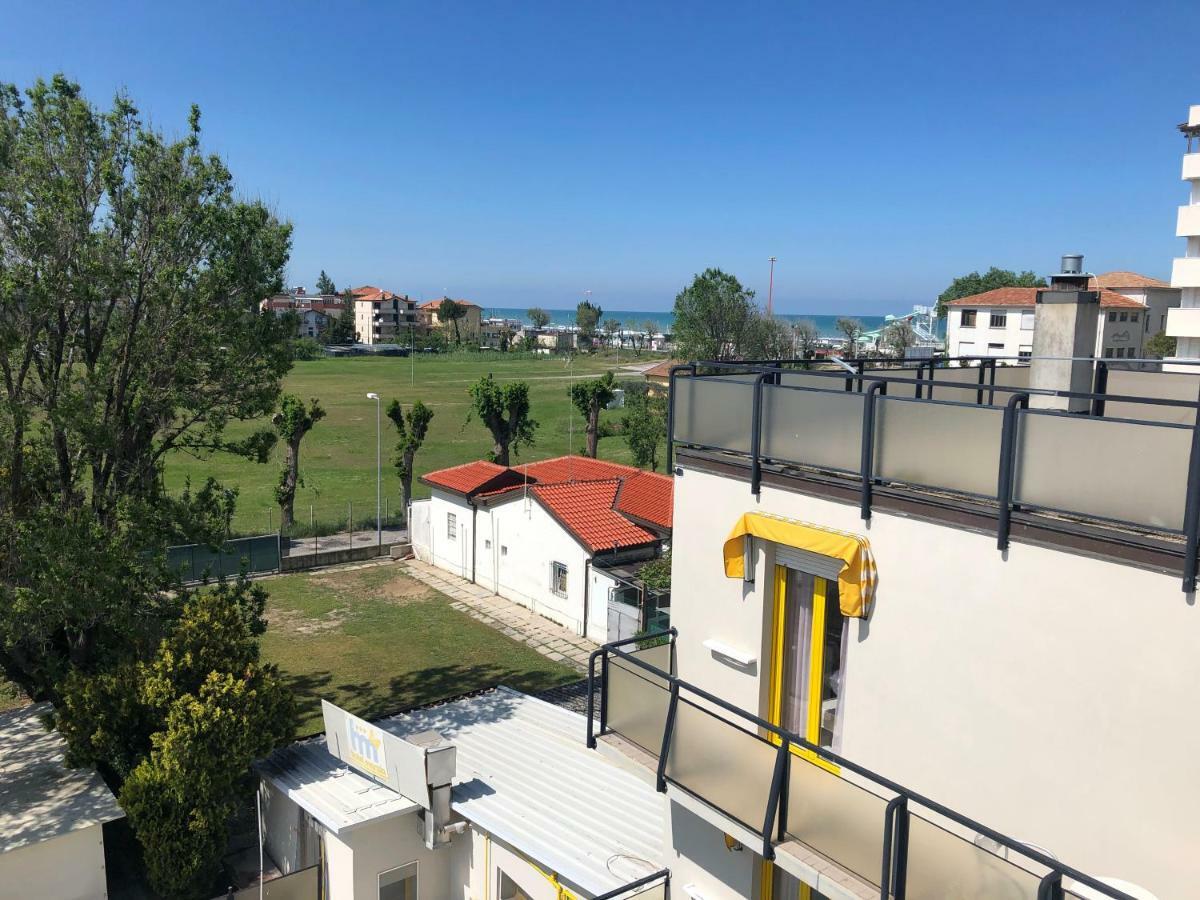 Hotel Marzia Con Piscina Riccione Exteriér fotografie