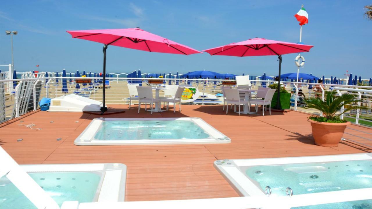 Hotel Marzia Con Piscina Riccione Exteriér fotografie